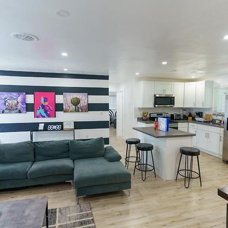 Cryptocabana Miami Bagian luar foto