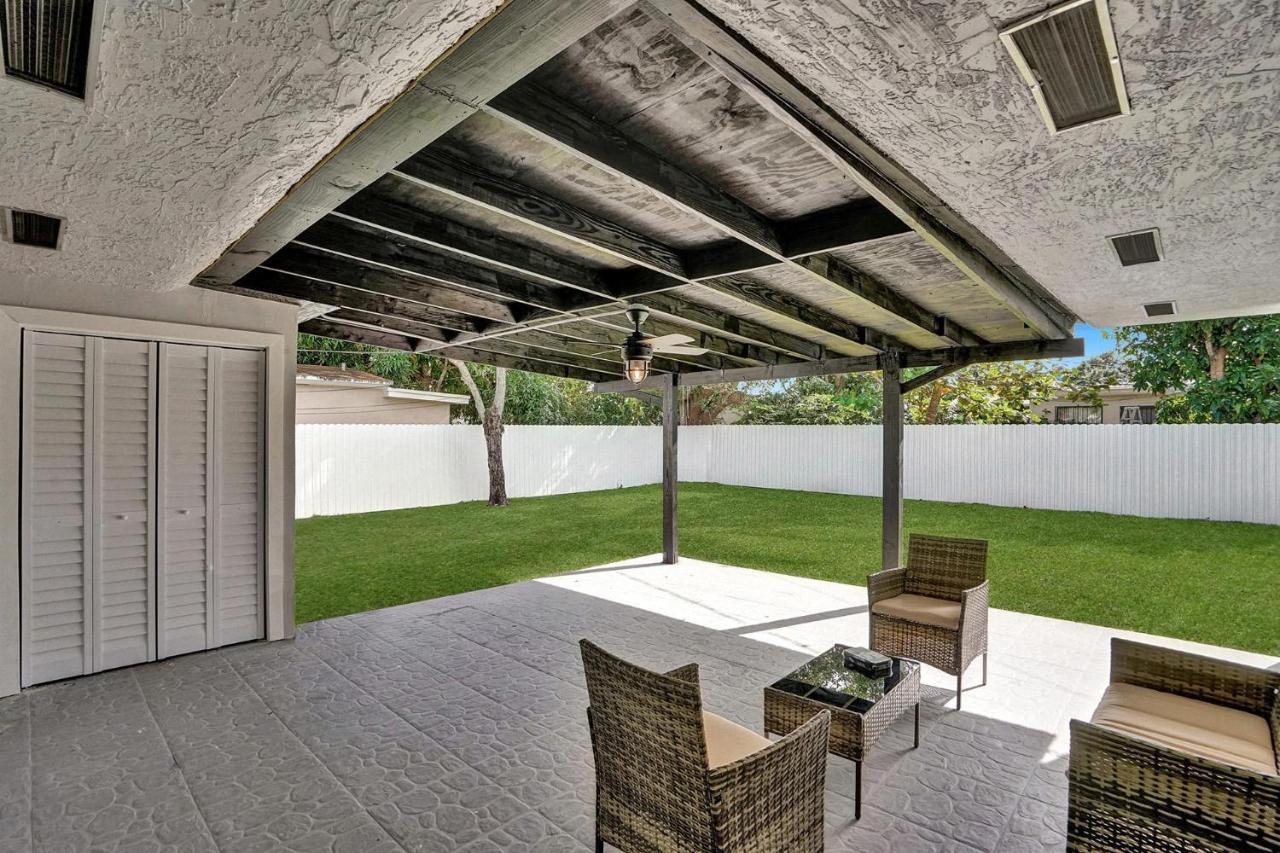 Cryptocabana Miami Bagian luar foto