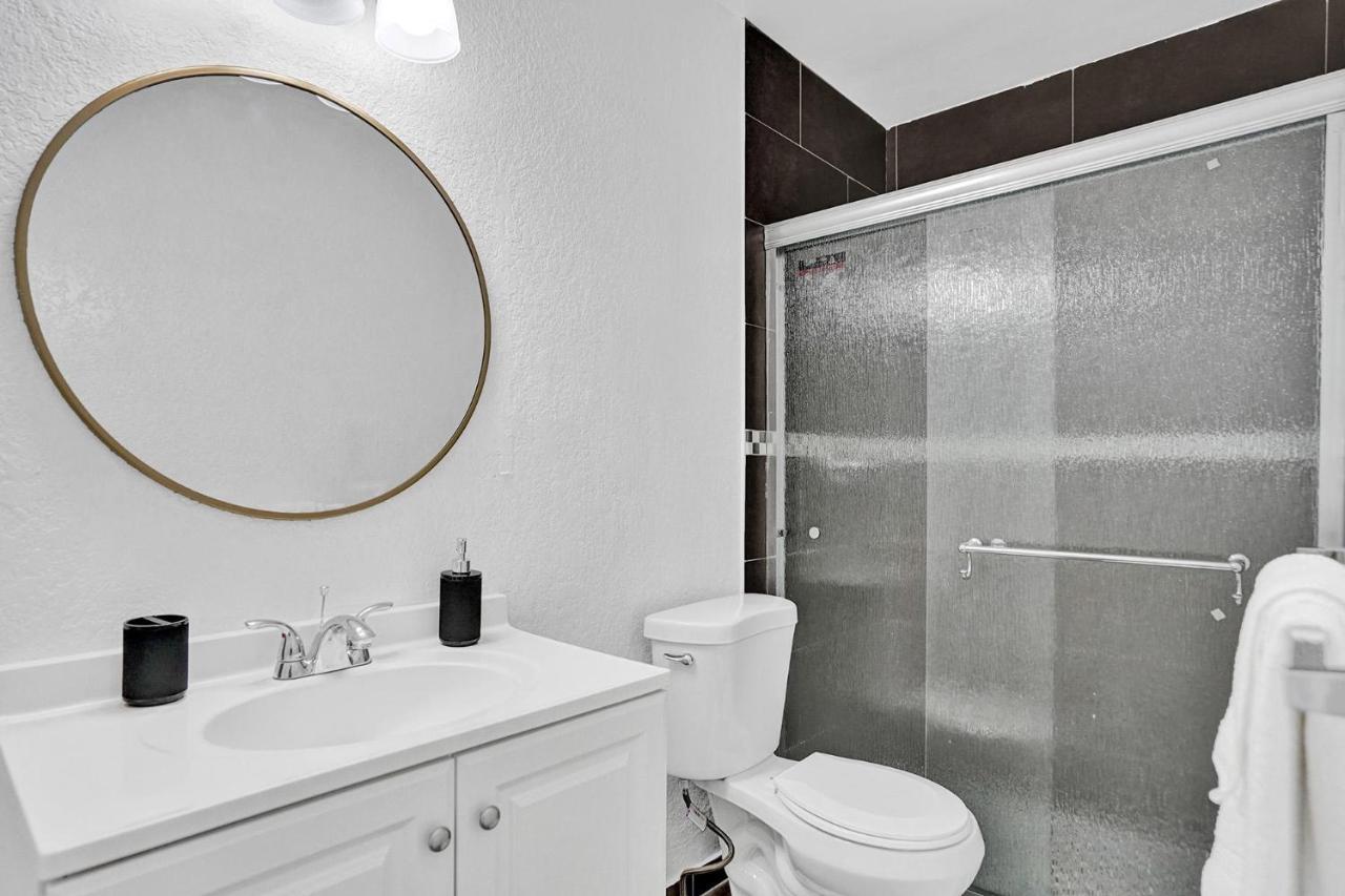 Cryptocabana Miami Bagian luar foto
