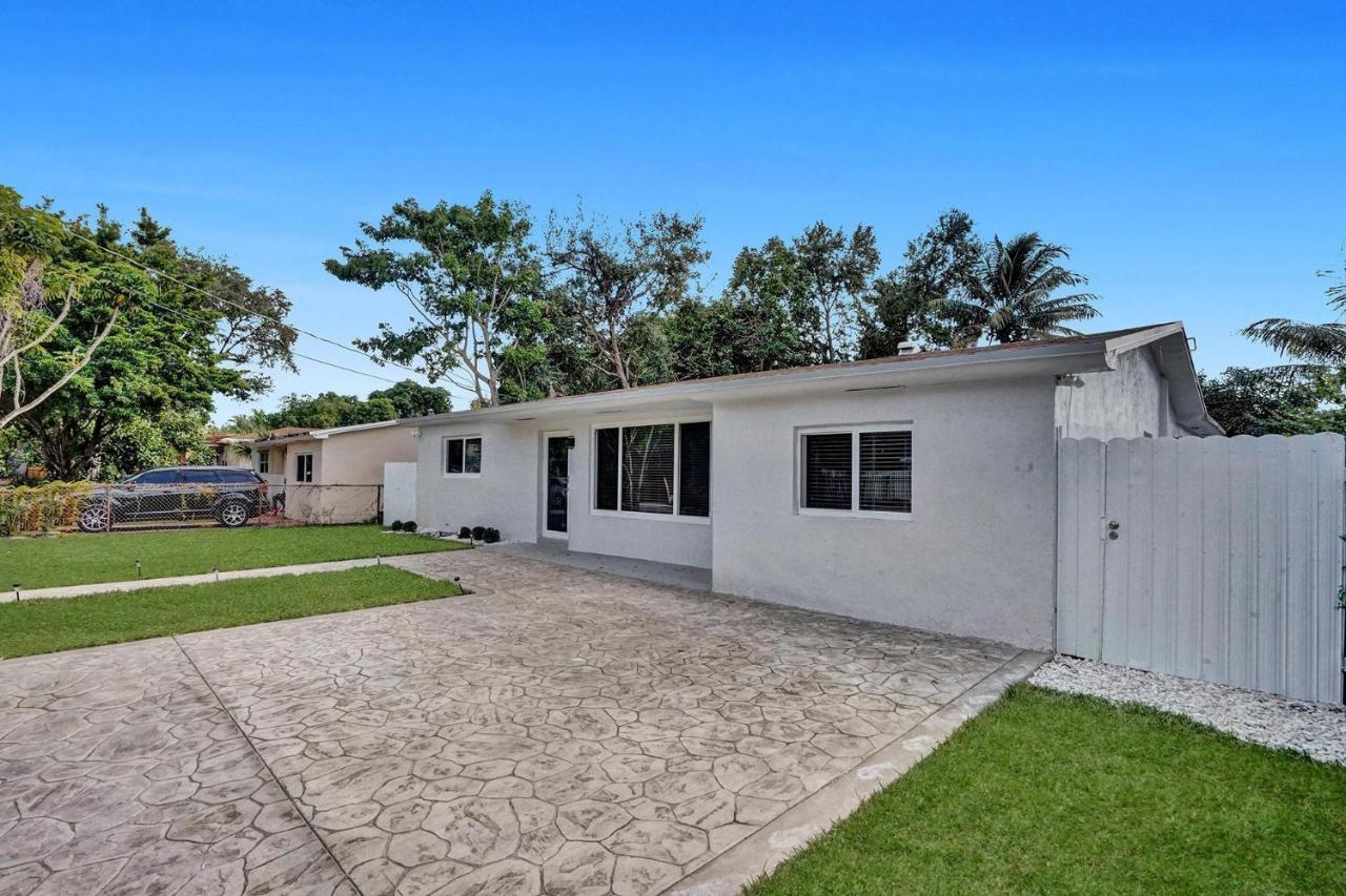 Cryptocabana Miami Bagian luar foto