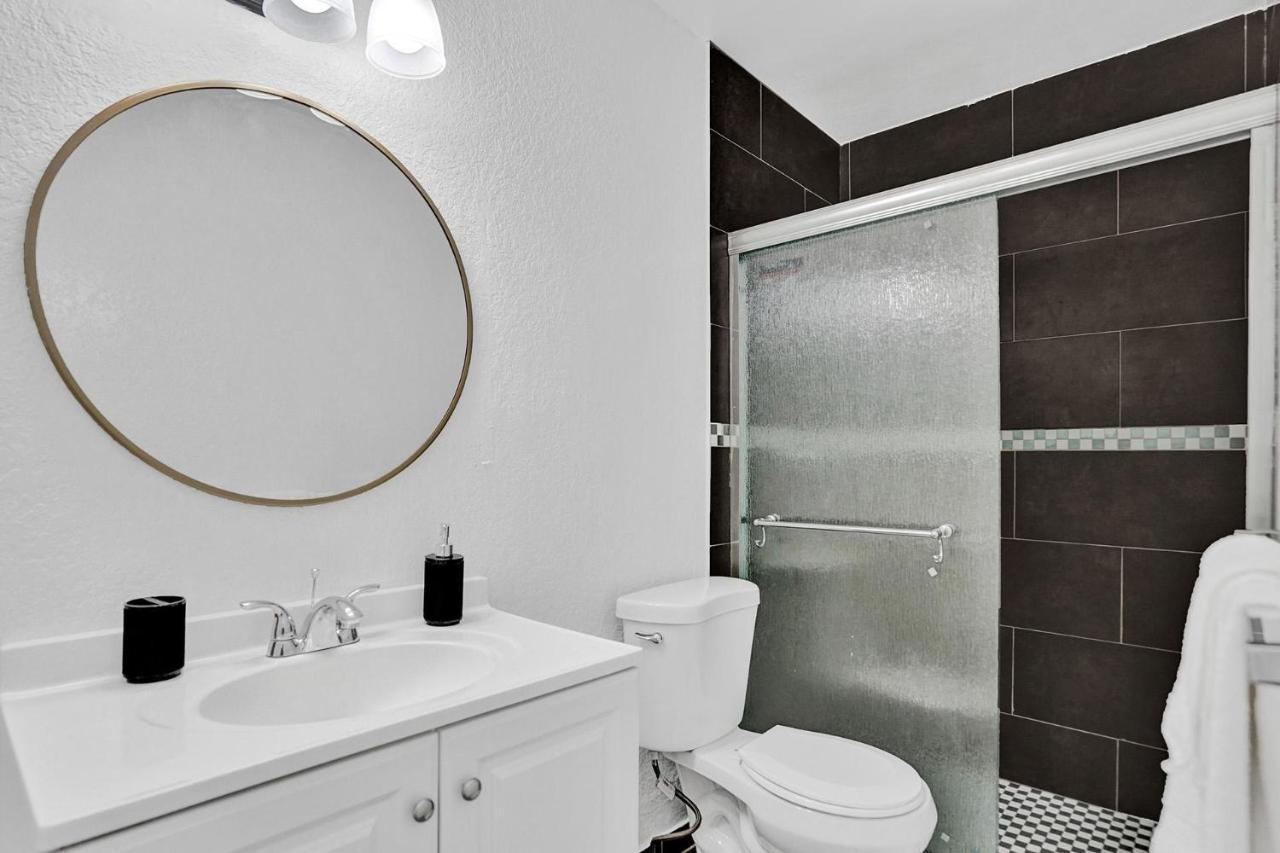 Cryptocabana Miami Bagian luar foto