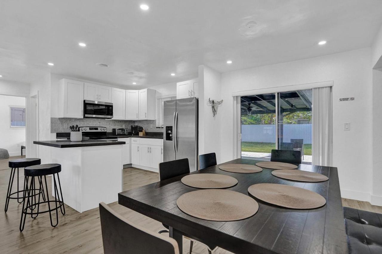 Cryptocabana Miami Bagian luar foto