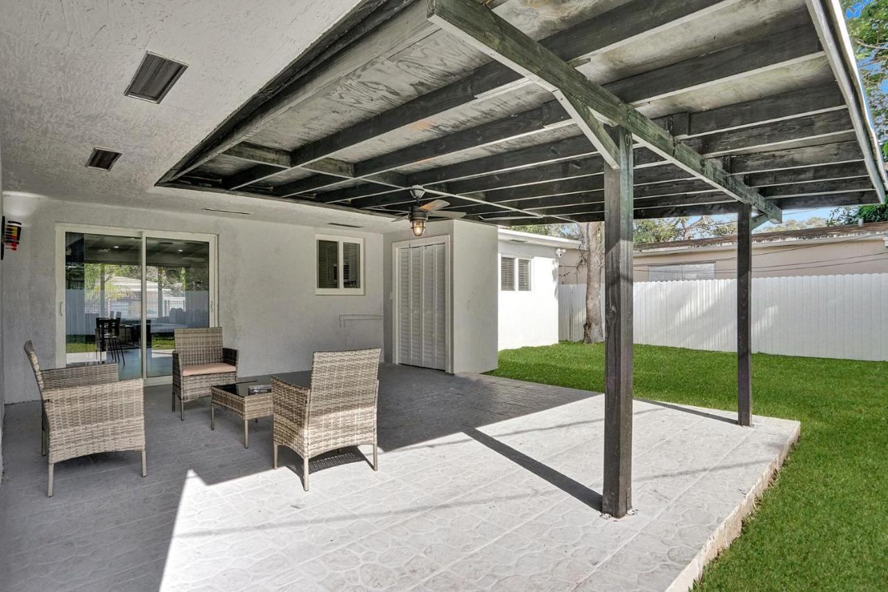 Cryptocabana Miami Bagian luar foto
